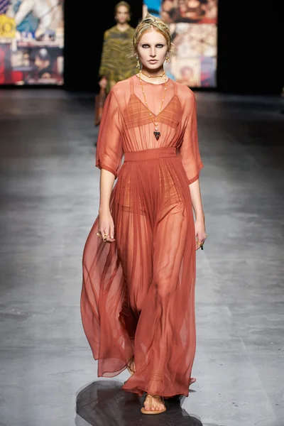 Look 7
